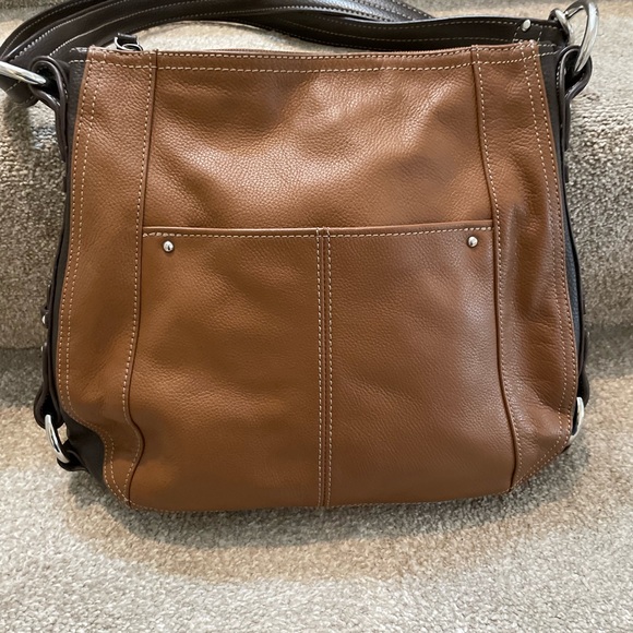 Tignanello Tan/brown Leather Shoulder Bag with adjustable strap - Picture 6 of 10